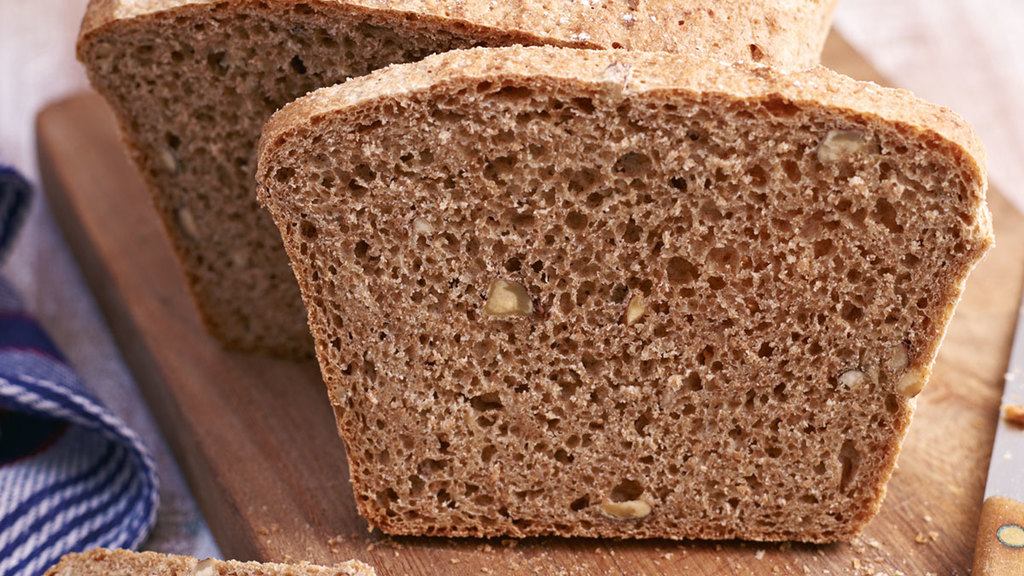 Brot Rezept: Haselnussbrot Backen - backmomente.de