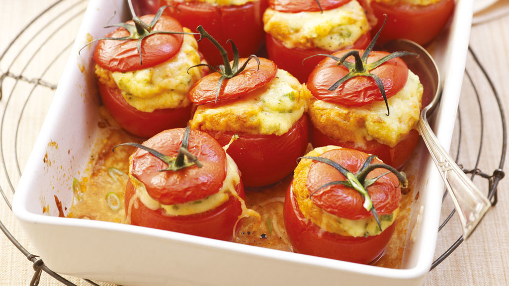 Rezept für mediterran gefüllte Tomaten - backmomente.de