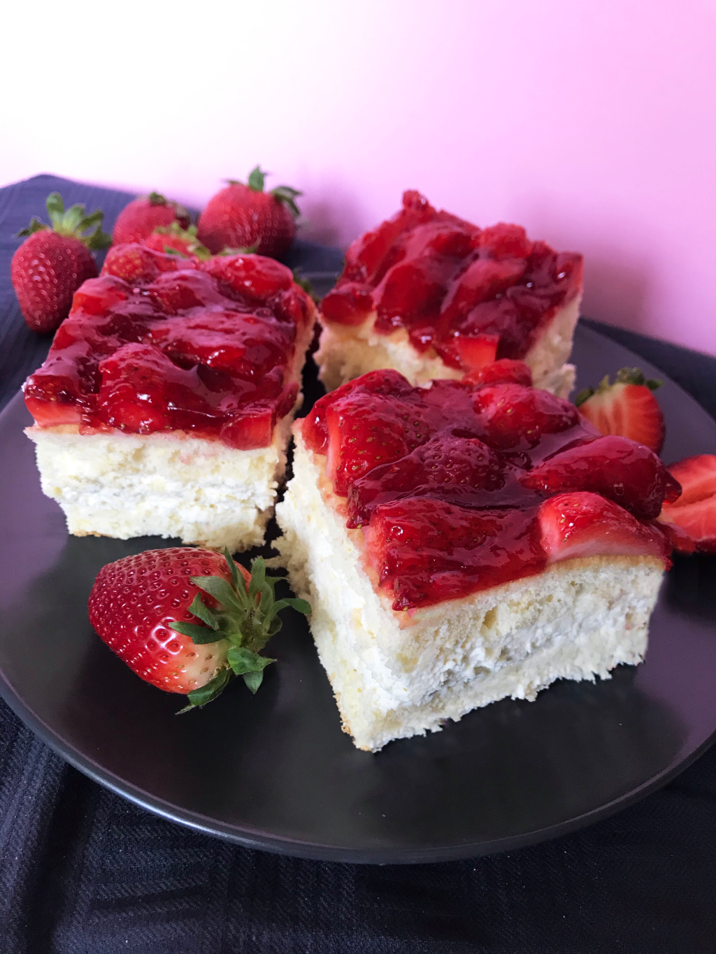 Erdbeerblechkuchen mit Vanillecreme - Backmomente.de