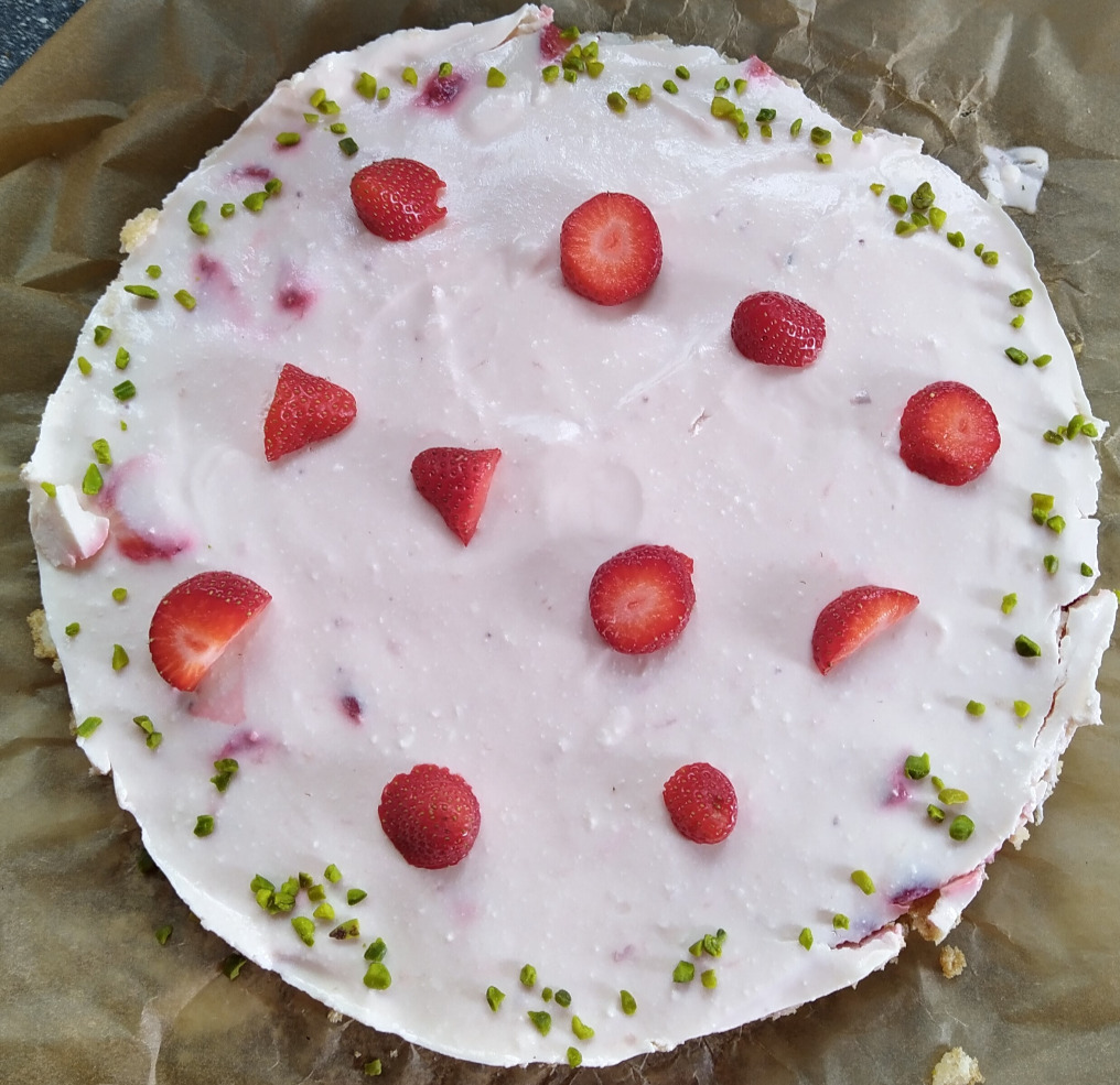 Erdbeer-Frischkäse-Torte selbstgemacht - Backmomente.de