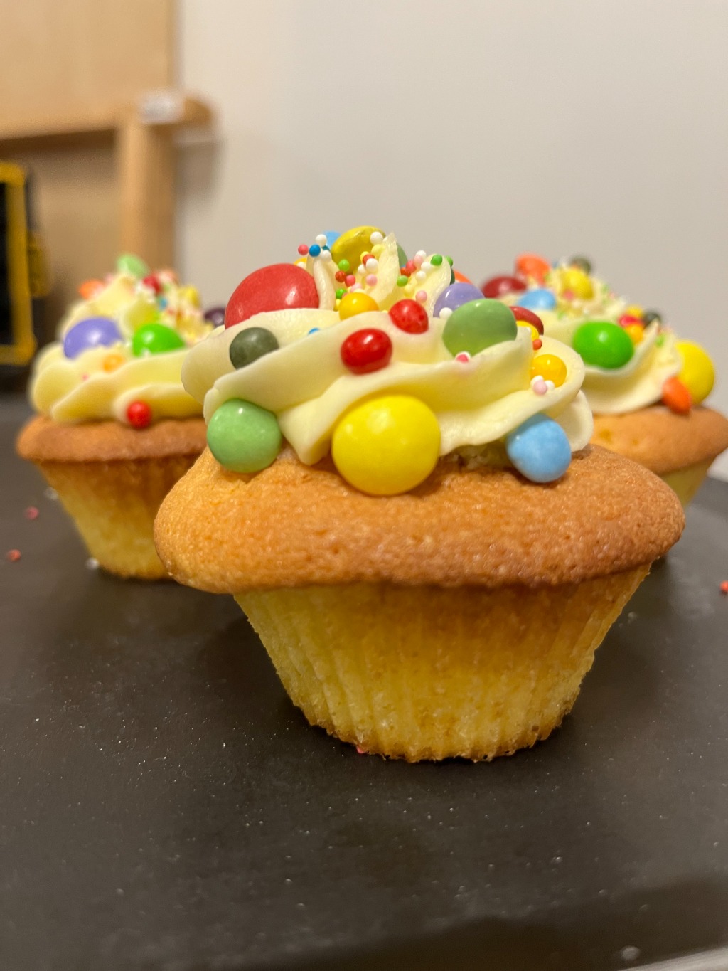 Einfaches Rezept für Geburtstags Cupcakes Muffins - Backmomente.de